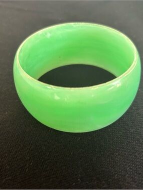 Bright Green Chunky Acrylic Bangle – Retro Statement Bracelet